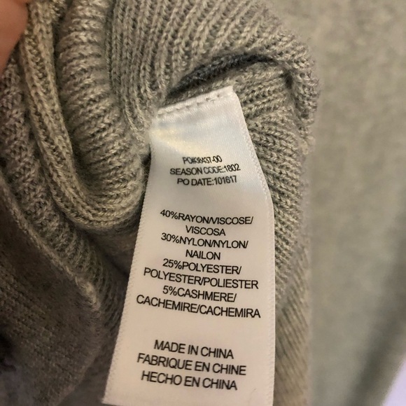 Splendid Gray Flare Sleeve V Neck Cashmere Blend Sweater Womens Small - Picture 6 of 8